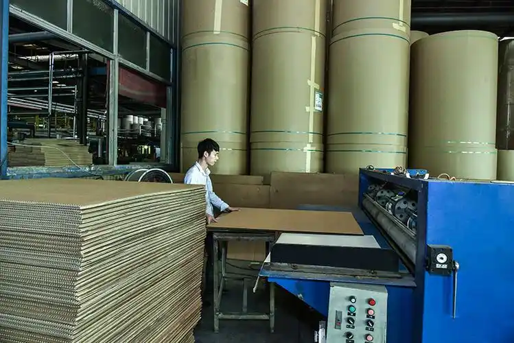 重型瓦楞纸箱生产过程中的分纸压线工艺