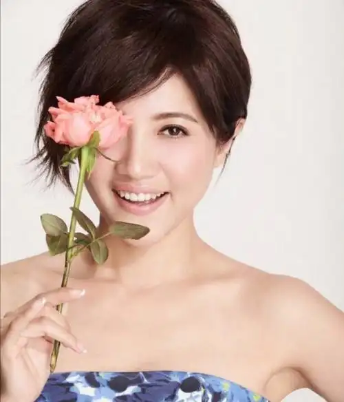 一个角色夺8个影后因照顾生病母亲耽误8年47岁无戏可拍成遗憾