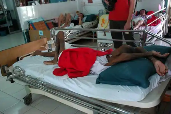 探访泰国艾滋病寺庙[组图]