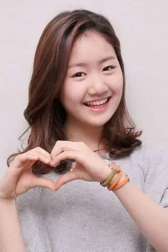 2003年,陈智熙通过参演电视剧《黄手帕》而出道.