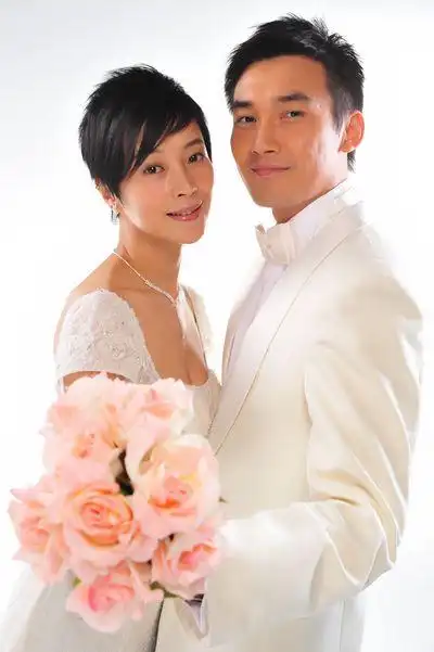 《情陷巴塞罗那》即将在上海卫视独家上星播出,该剧由当红小生张铎