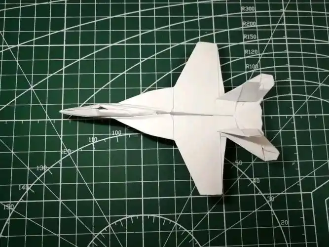 【折纸飞机】f18"大黄蜂"长条纸折法(原创),半张a4纸纯折不剪裁可飞行