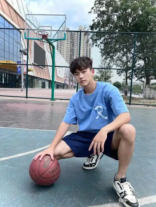 00后帅气体育生,小小年纪太会撩了! - 知乎