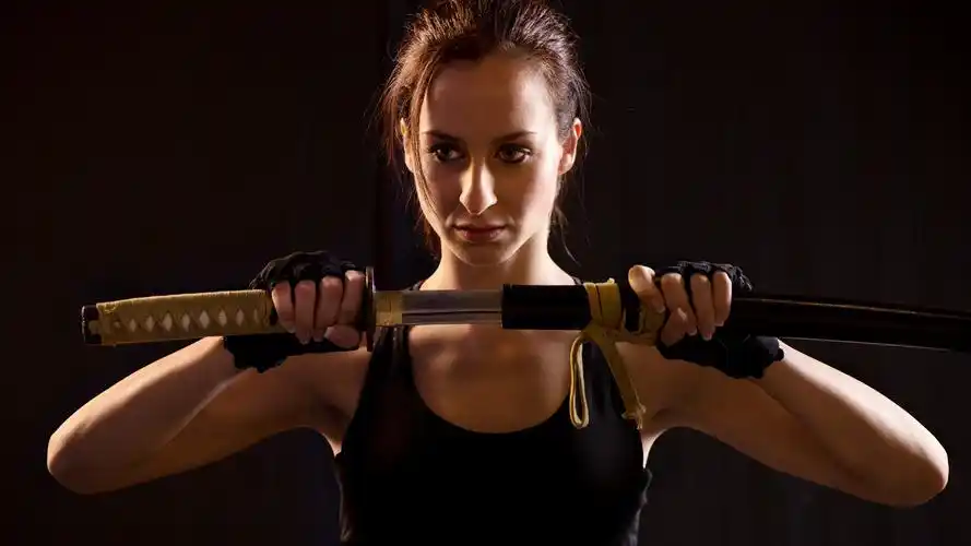 女孩用武士刀 壁纸 - 3840x2160 uhd 4k极清