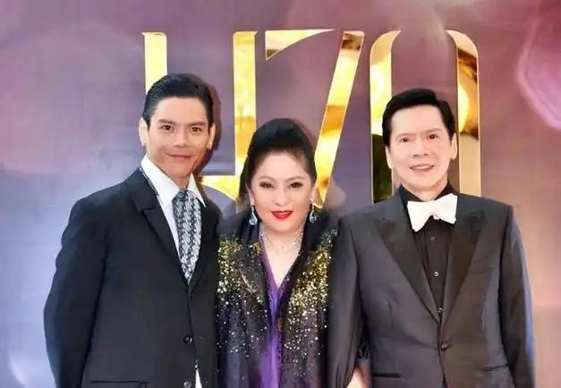 父亲是向华强母亲是丁佩她低调得似隐形人42岁依然未婚