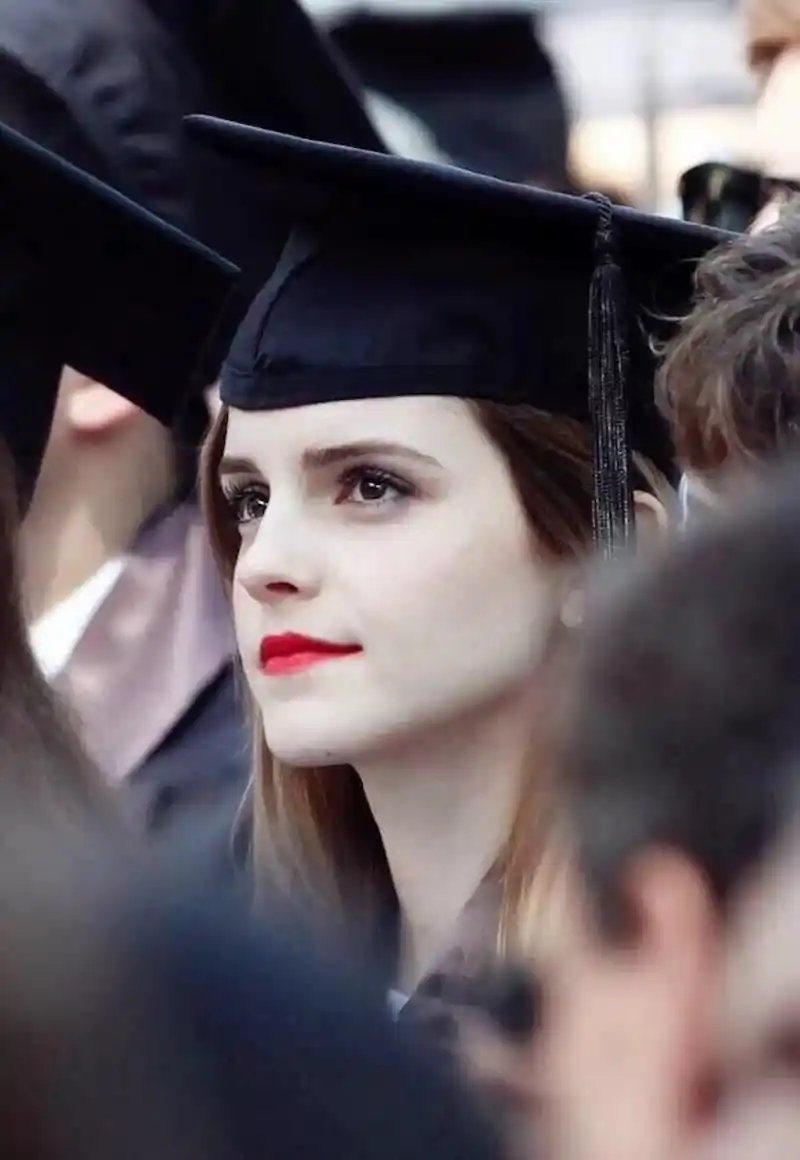 艾玛·沃特森 曾经饰演过哈利波特中的赫敏 (欧美明星 毕业照 emma