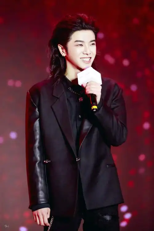 华晨宇巴黎欧莱雅护肤美发代言人