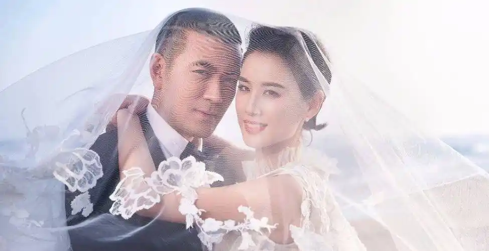 结婚,陈芊芊不仅是模特,还是一名演员,更重要的是她还是袁成杰的经纪