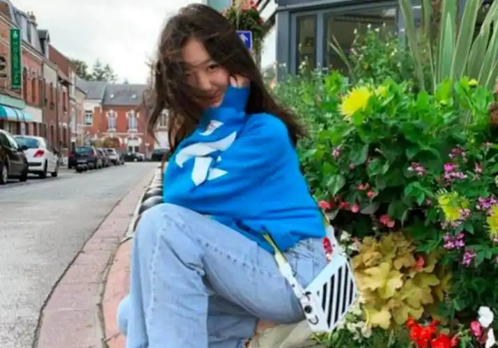 李嫣近照曝光,自信笑容彻底粉碎"王菲不带娃"谣言_母爱_私生活_成长