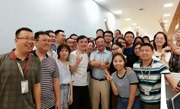 华为高管自愿降薪某总监蒙混不报任正非一看上报名单少一个