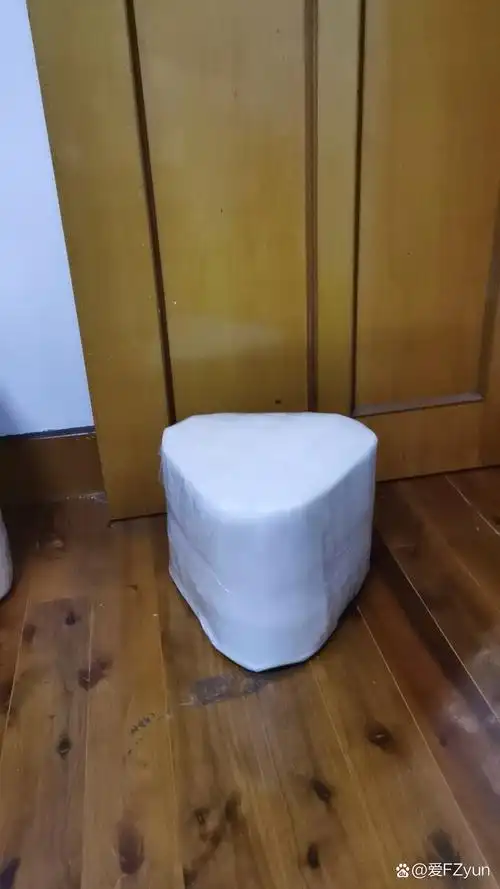 奶粉罐做的简易小凳子