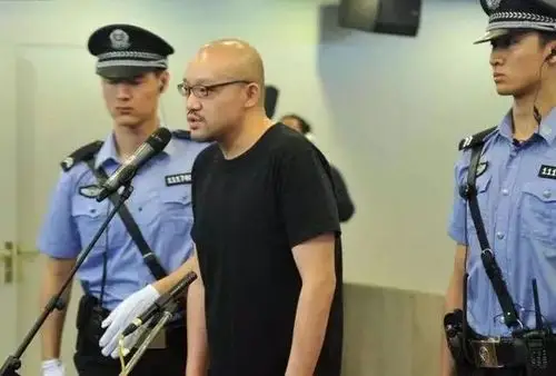 歌手李代沫因吸毒被抓,后因涉嫌收留他人吸毒罪被检察官起诉,一审获刑