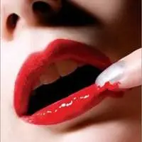 女生半脸红唇头像_微信头像图片大全