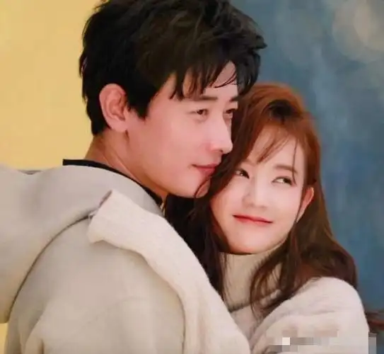 罗晋李一桐拍亲密宣传照遭吐槽戚薇金瀚则无人骂网友是双标吗