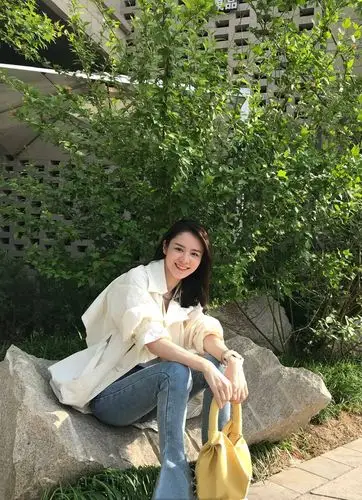 怪不得被林峯宠成公主张馨月穿休闲装练瑜伽马甲线好抢镜