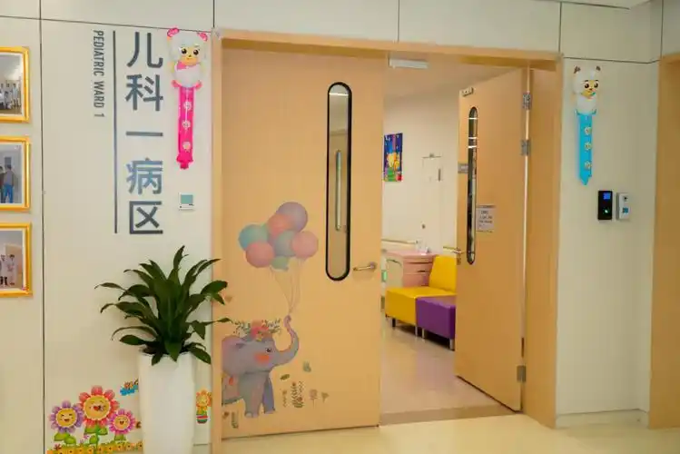 月*日,华中科技大学协和深圳医院(南山医院)的儿科病房变成了儿童乐园