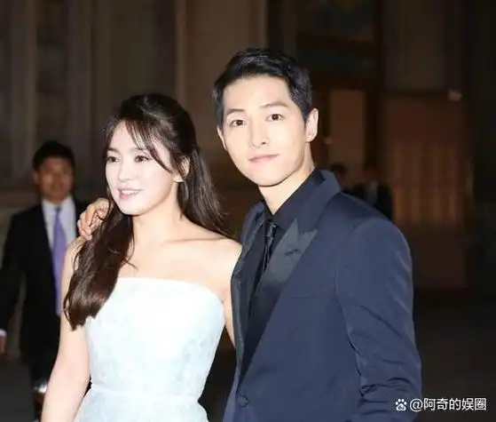 在娱乐圈中,宋仲基和宋慧乔的离婚引发了公众广泛关注和热议.