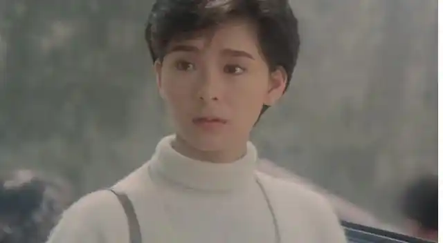 是很多男生的"梦中情人",19岁出道,和叶童一起搭档演了《烈火青春》被