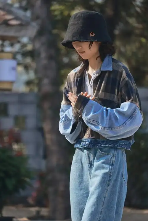 张子枫超话@张子枫#张子枫向往的生活#碧波浴日,虫鸣清奏,温暖海95