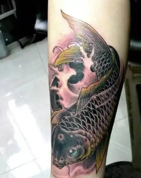 纹什么纹身招财好运,鲤鱼是传统纹身中颇有代表的图案之一 - 玉三网