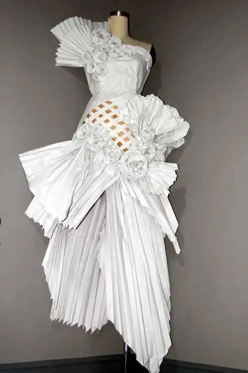 纸服装欣赏之二——折纸