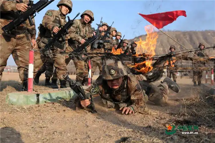 数九寒天 战士战场拼杀热火朝天