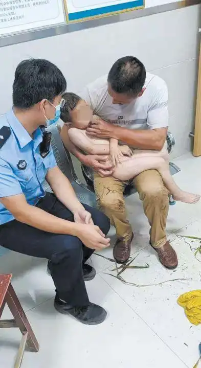 深夜22时,他们救起4岁落水儿童