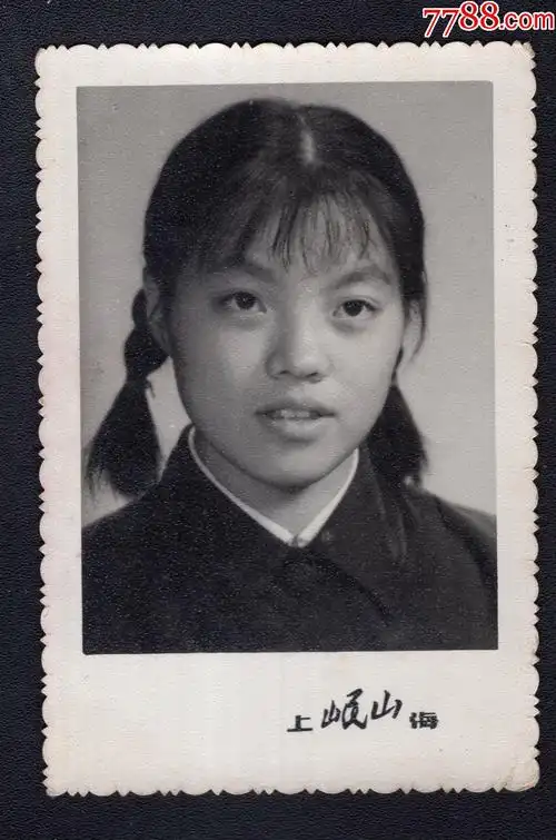 70年代美女老照片1张(尺寸约7.3*9.6厘米)