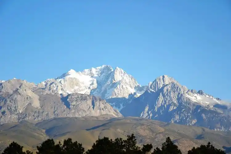 玉龙雪山(图片来源于网络)
