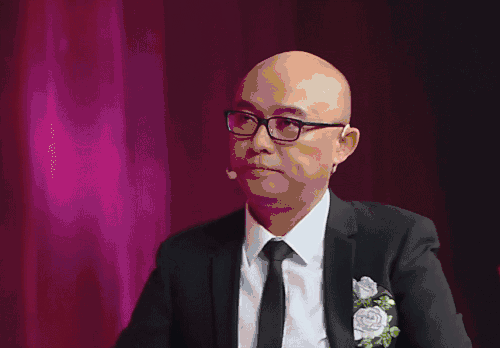 孟非gif歪头gif戴眼镜gif光头gif救救我gif