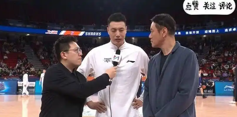 自相残杀?翟小川替补出场74秒就被扔进冷场,替补席上愤怒的水瓶引发争