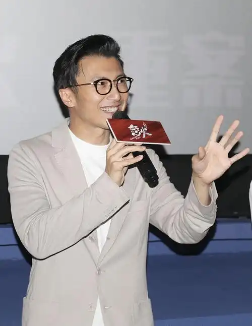 打开凤凰新闻,查看更多高清图片2021年8月3日,谢霆锋现身广州宣传新片