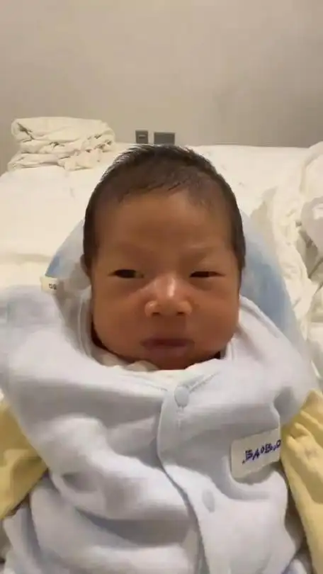 撒贝宁自己都生不出来,这是18天大的婴儿啊_手机新浪网