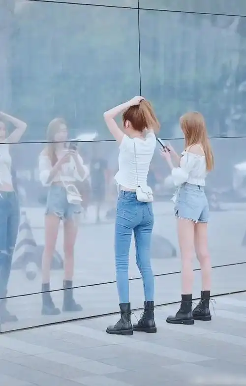 同样都穿马丁靴她比闺蜜矮5cm这样搭配腿比闺蜜长5cm