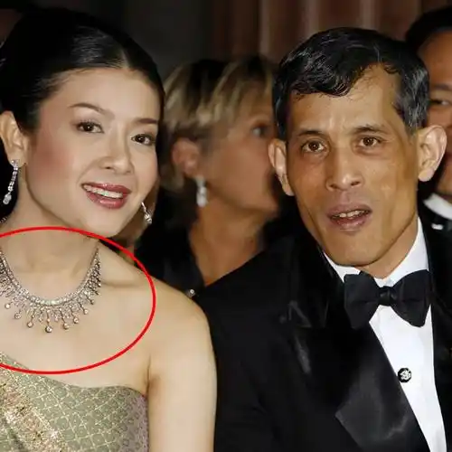 泰国前王储妃西拉米:从泰国王室的名片到遭抛弃后出家的背后故事