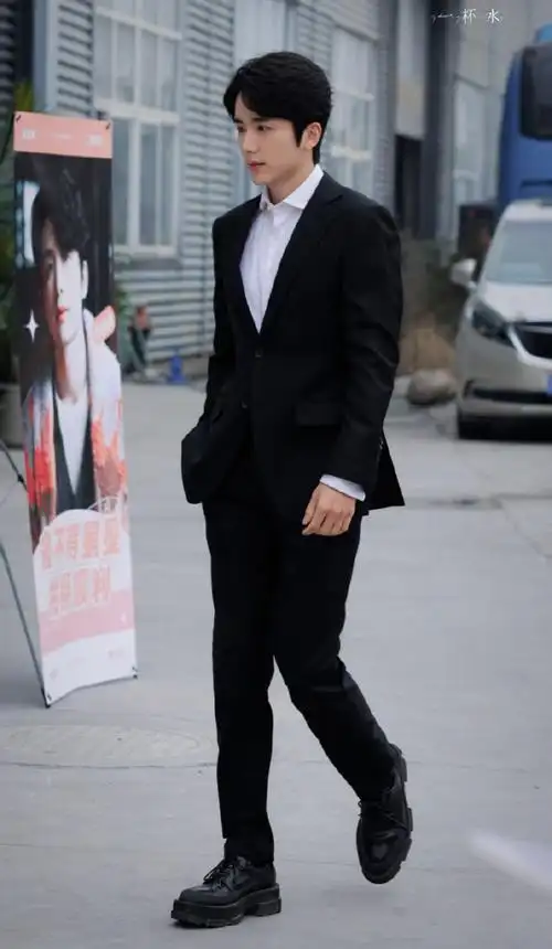 成都61舍不得星星61粉丝探班今天的西装王子@张新成