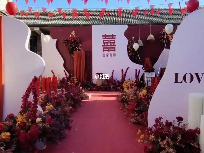 农村红色系婚礼布置现场