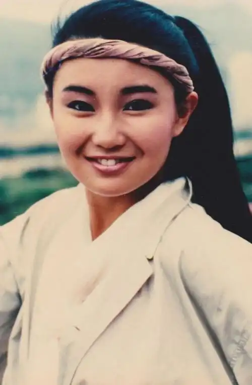 明星青涩旧照王菲扮舞姬张柏芝穿警服黎明和李嘉欣似金童玉女