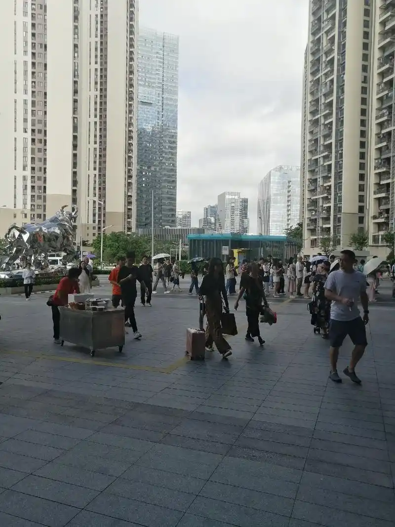 地铁商业一条街   餐饮  教育  娱乐.深圳龙岗坂田10号 - 抖音