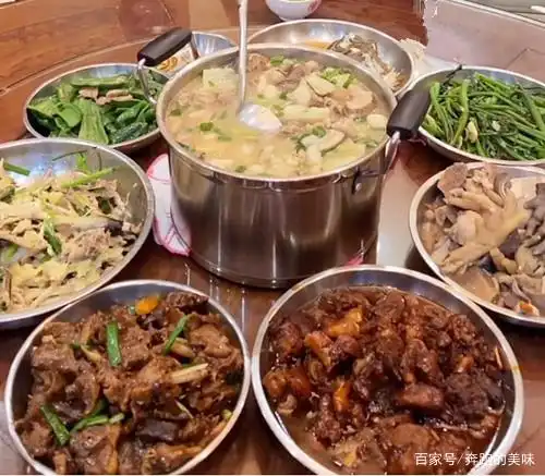 国庆假期5位网友晒吃饭照片,图4是粤菜,最后一位被公认寒酸