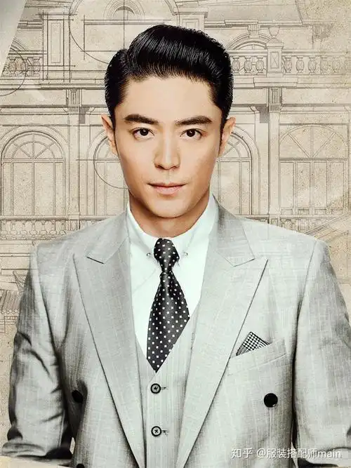 西装儒雅工装帅气40岁霍建华新剧造型太吸睛堪称男人时尚典范