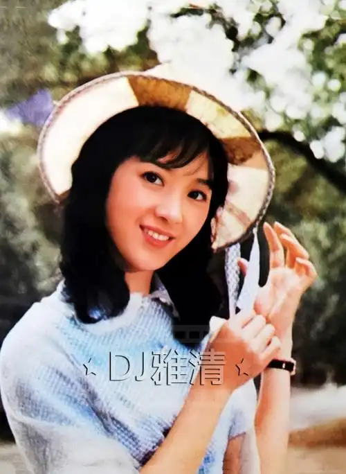 43张老照片记录美人龚雪的四季风采天然大美女浓妆淡抹总相宜