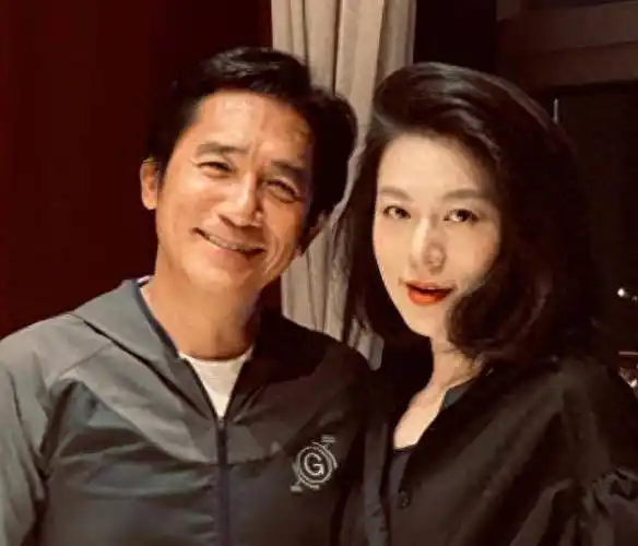 路人亲证出轨,携小三逛街,刘嘉玲用手遮肿脸_网友_程潇_私生子