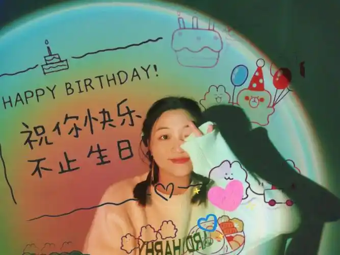 手把手教你如何拍出好看零成本生日照道具:手机95落日灯自拍架首先