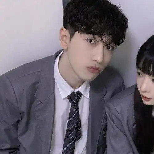 2020最潮情侣头像一左一右配对