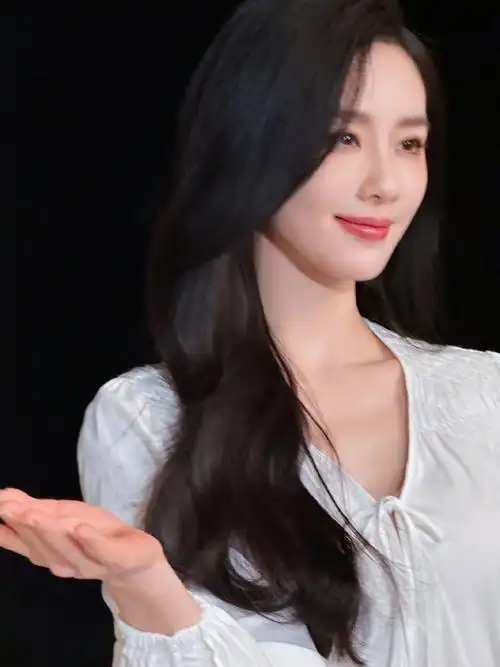 板报速报##扁桃仁效果品牌代言人刘诗诗