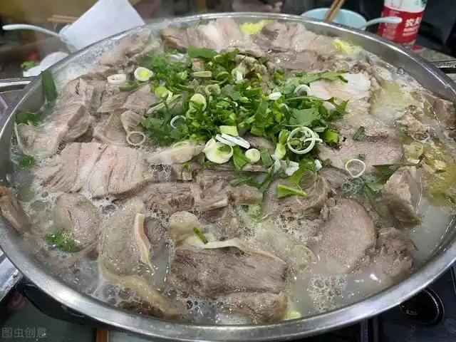 炖羊肉汤有讲究,不能直接下锅炖,记住3个窍门,汤浓肉香没膻味