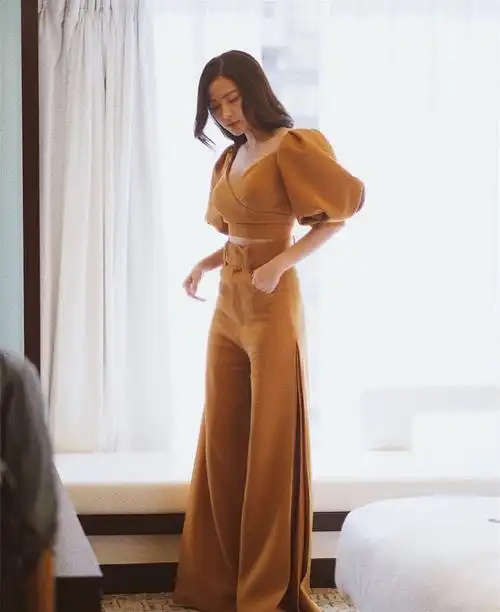 原创泰国第一小腰精初恋女神小水穿香芋紫露脐装又纯又欲