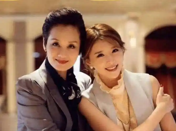 李颖是一位很低调的明星,很少有绯闻传出来,但还是能在网上查到一些