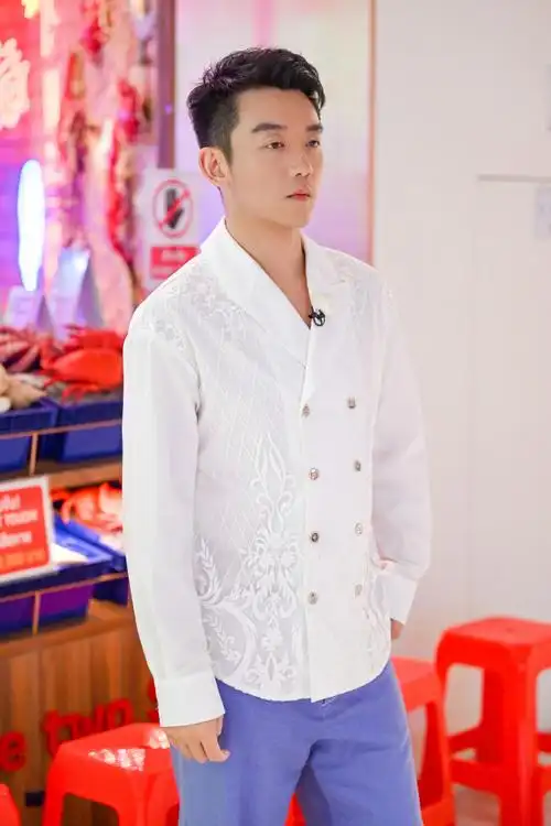 郑恺超话期待已久的#奔跑吧#泰兰德之旅来啦,炎炎夏日,一起跟随恺boss